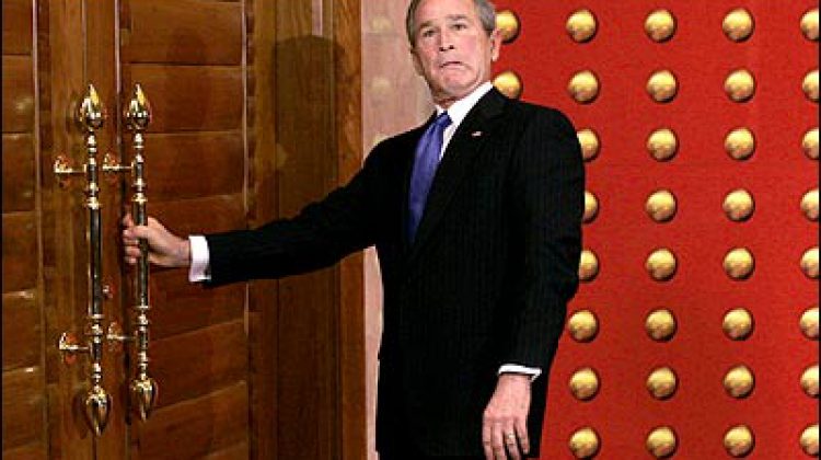 Bush-door-idiot.jpg
